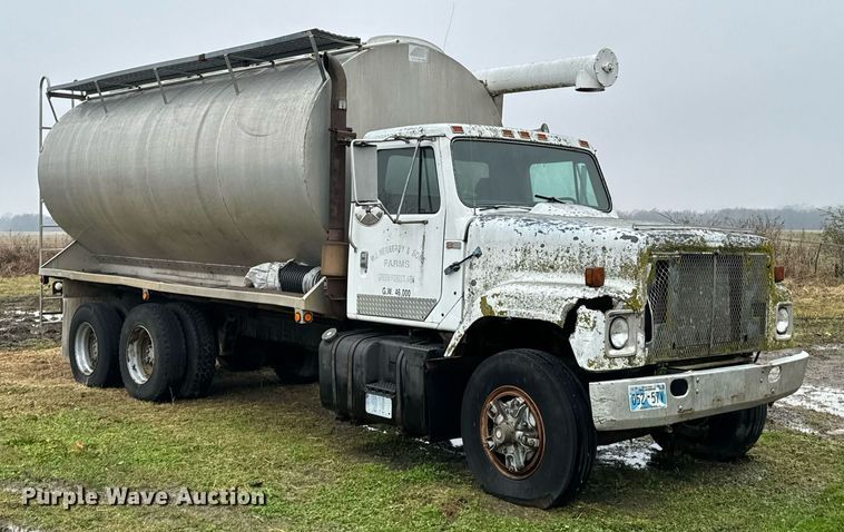 image for item OD9893 1984 International F2575  feed delivery truck