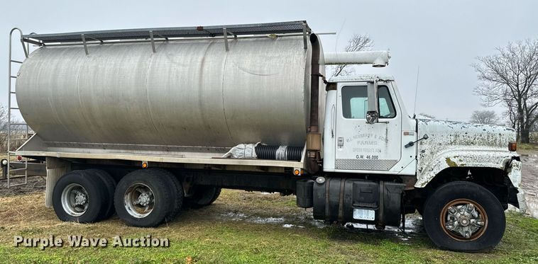 image for item OD9893 1984 International F2575  feed delivery truck