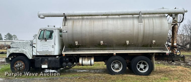 image for item OD9893 1984 International F2575  feed delivery truck