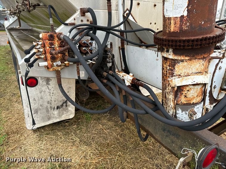 image for item OD9893 1984 International F2575  feed delivery truck