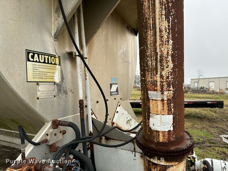 image for item OD9893 1984 International F2575  feed delivery truck