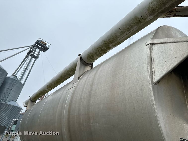 image for item OD9893 1984 International F2575  feed delivery truck