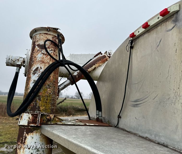 image for item OD9893 1984 International F2575  feed delivery truck