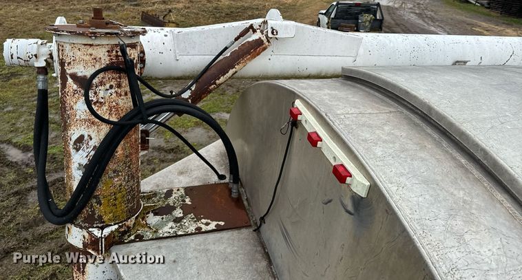 image for item OD9893 1984 International F2575  feed delivery truck