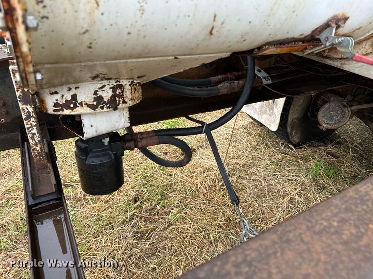 image for item OD9893 1984 International F2575  feed delivery truck