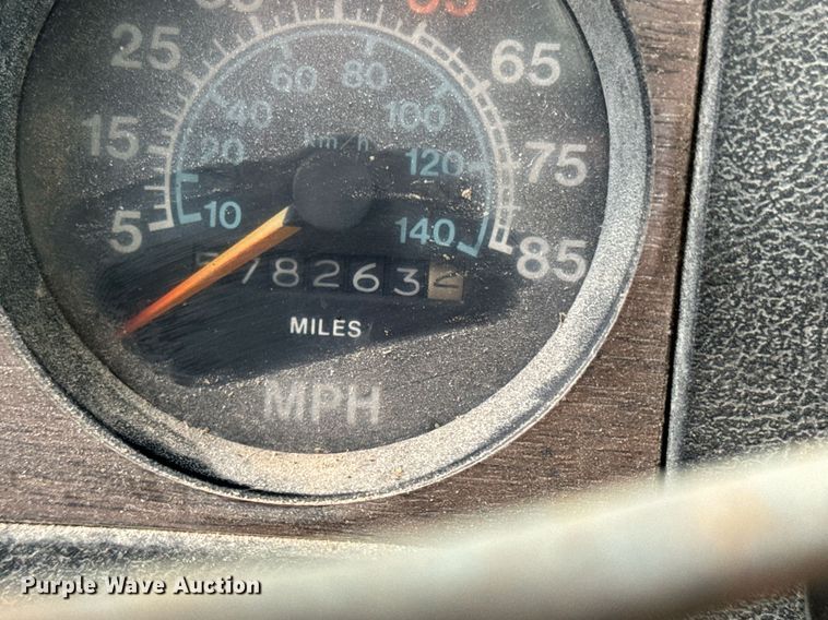 image for item OD9893 1984 International F2575  feed delivery truck