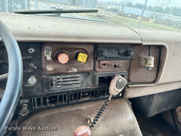 image for item OD9893 1984 International F2575  feed delivery truck