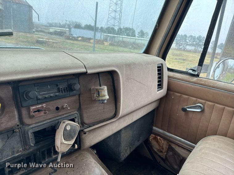 image for item OD9893 1984 International F2575  feed delivery truck