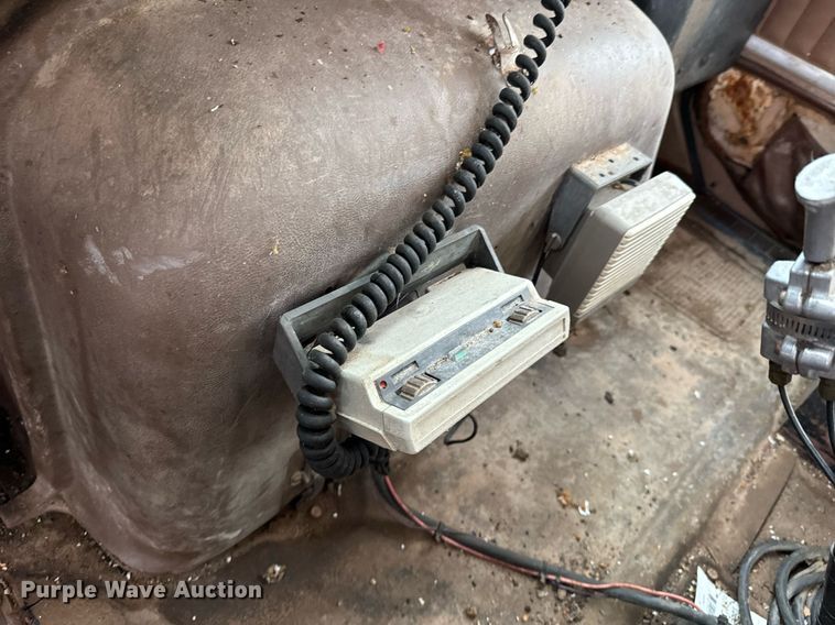 image for item OD9893 1984 International F2575  feed delivery truck