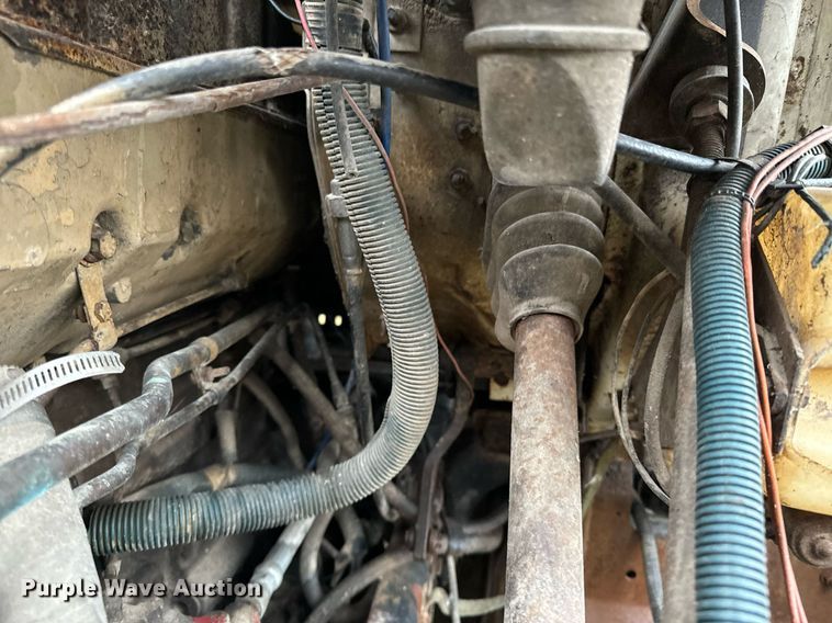 image for item OD9893 1984 International F2575  feed delivery truck