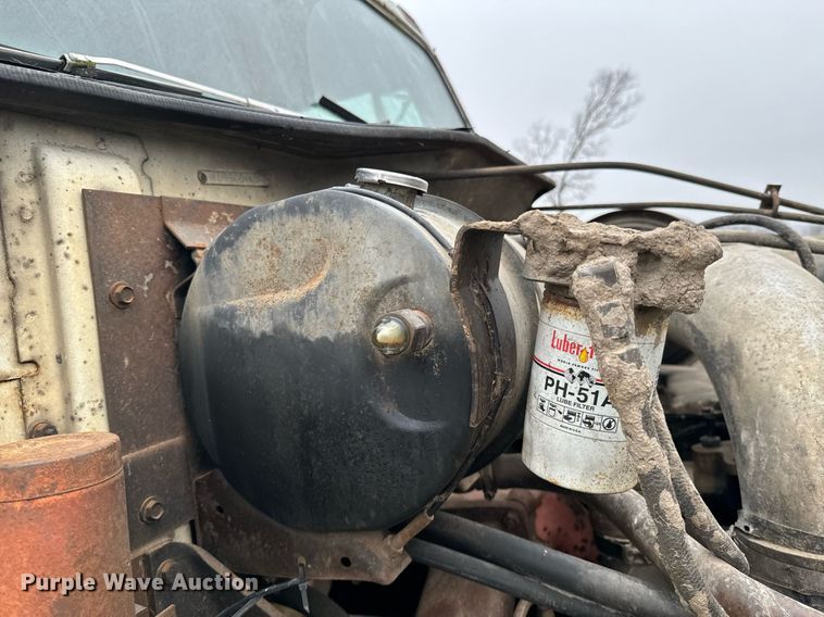 image for item OD9893 1984 International F2575  feed delivery truck