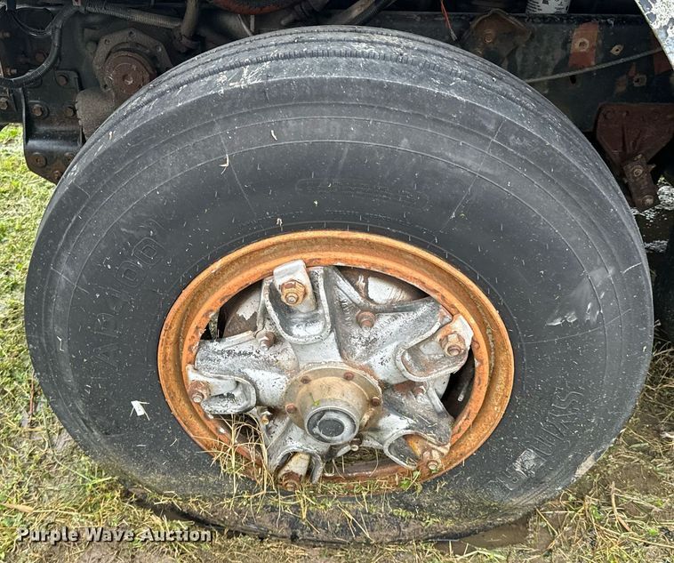 image for item OD9893 1984 International F2575  feed delivery truck