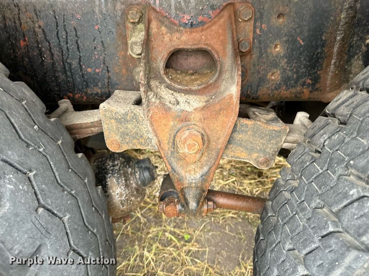 image for item OD9893 1984 International F2575  feed delivery truck