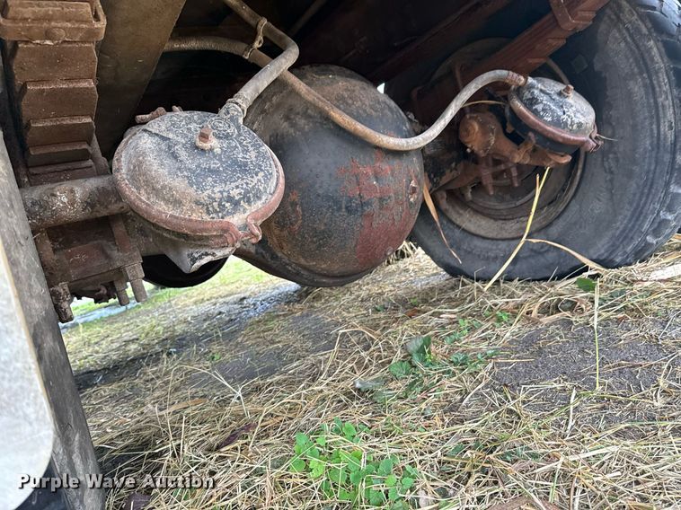 image for item OD9893 1984 International F2575  feed delivery truck