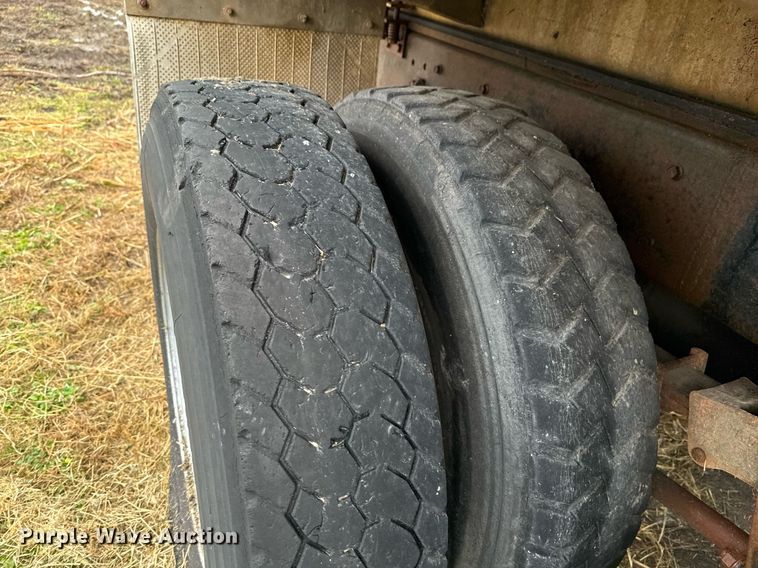 image for item OD9893 1984 International F2575  feed delivery truck