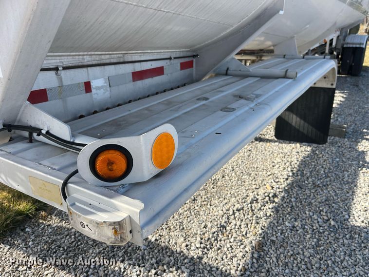 image for item DP2176 1992 Fruehauf  tank trailer