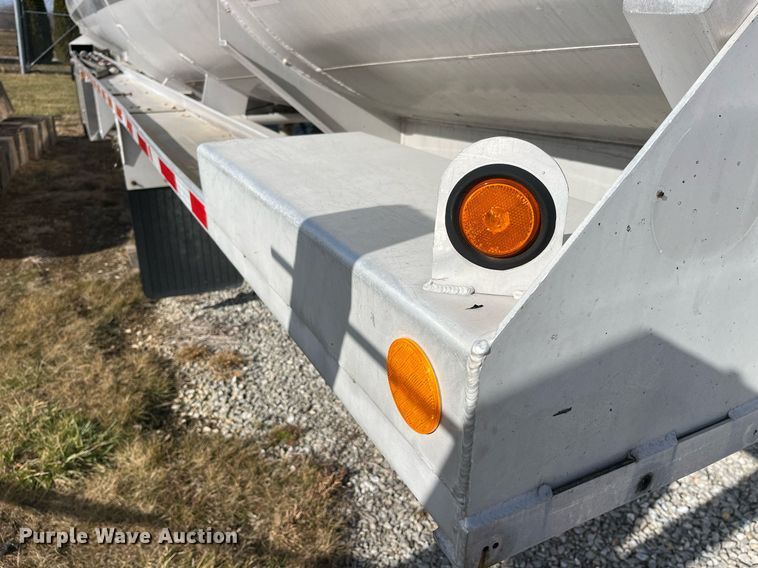 image for item DP2176 1992 Fruehauf  tank trailer