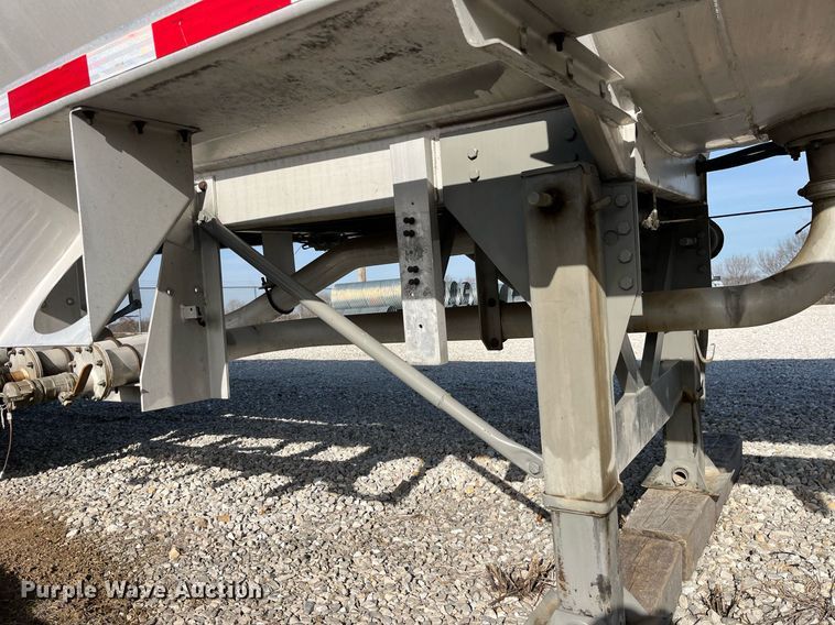 image for item DP2176 1992 Fruehauf  tank trailer