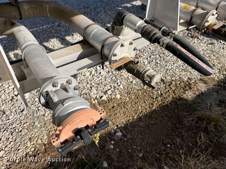 image for item DP2176 1992 Fruehauf  tank trailer