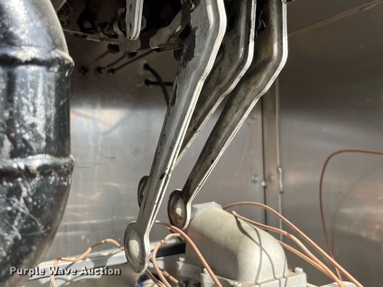 image for item DP2176 1992 Fruehauf  tank trailer