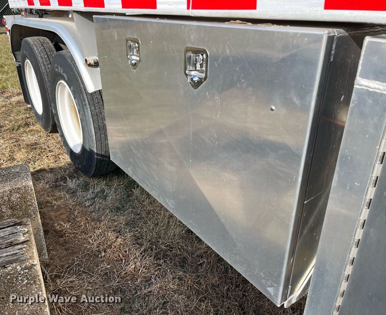 image for item DP2176 1992 Fruehauf  tank trailer