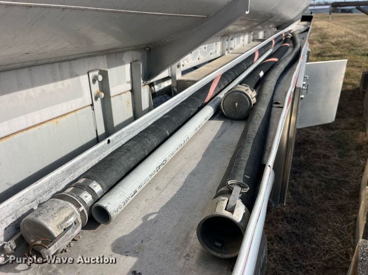 image for item DP2176 1992 Fruehauf  tank trailer