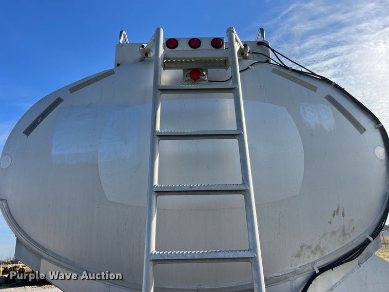 image for item DP2176 1992 Fruehauf  tank trailer