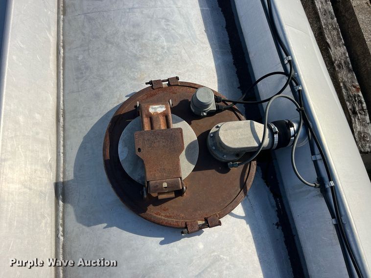 image for item DP2176 1992 Fruehauf  tank trailer