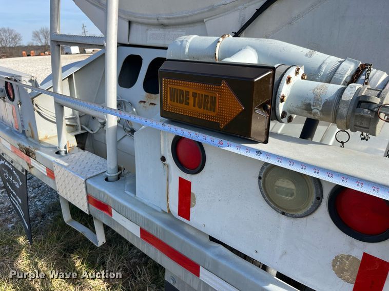 image for item DP2176 1992 Fruehauf  tank trailer