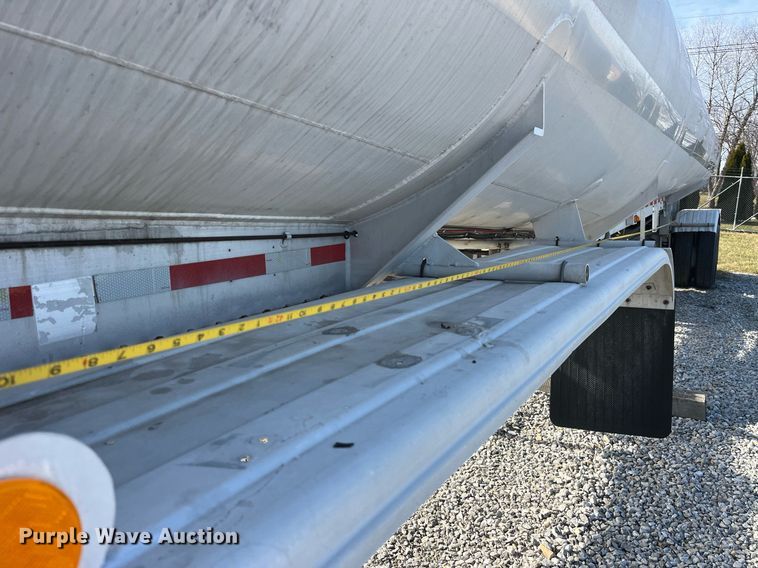 image for item DP2176 1992 Fruehauf  tank trailer