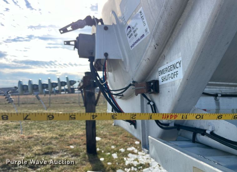 image for item DP2176 1992 Fruehauf  tank trailer