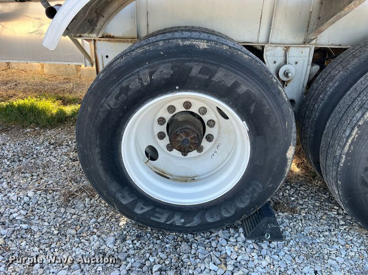 image for item DP2176 1992 Fruehauf  tank trailer