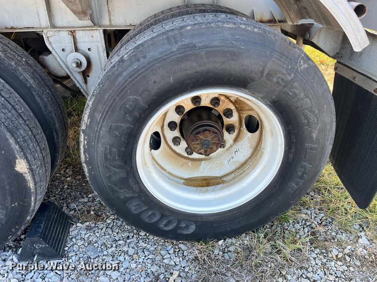 image for item DP2176 1992 Fruehauf  tank trailer