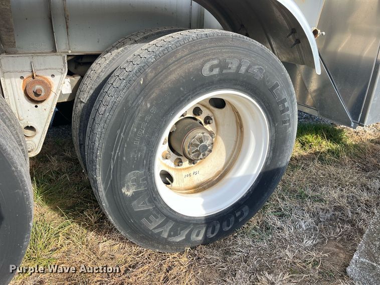 image for item DP2176 1992 Fruehauf  tank trailer