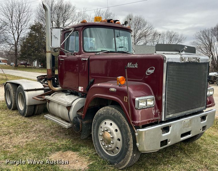 image for item DP2177 1988 Mack RW613  semi truck