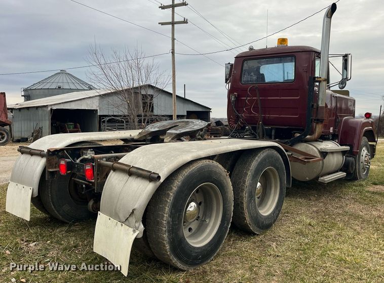 image for item DP2177 1988 Mack RW613  semi truck