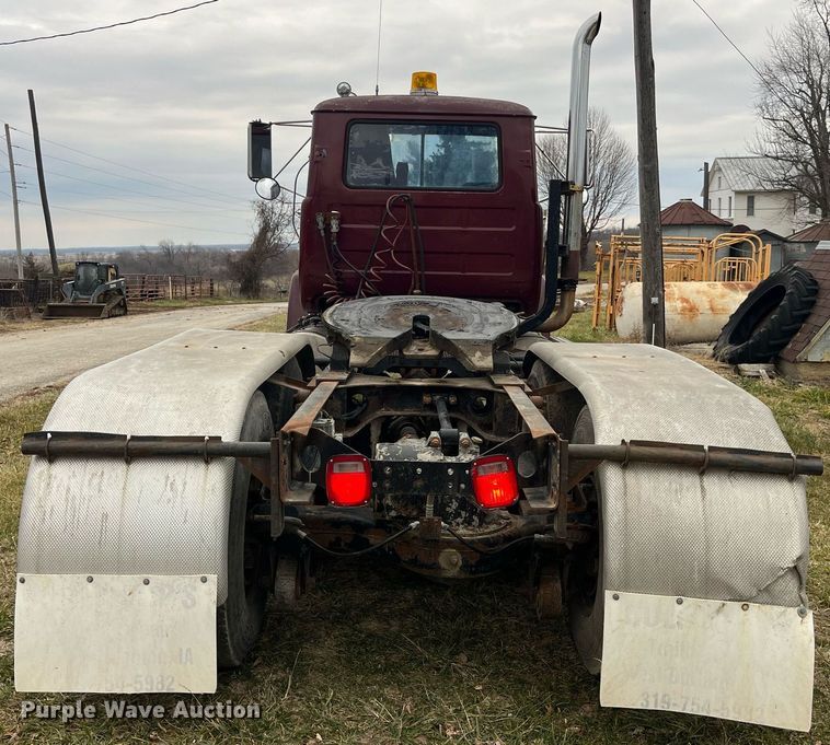 image for item DP2177 1988 Mack RW613  semi truck