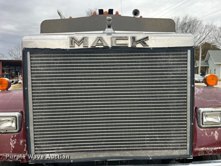 image for item DP2177 1988 Mack RW613  semi truck