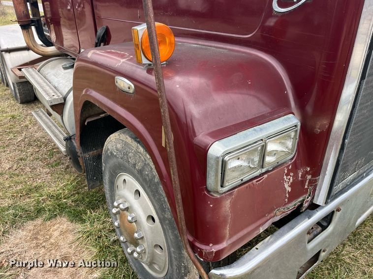image for item DP2177 1988 Mack RW613  semi truck