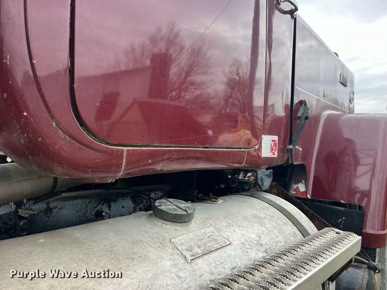 image for item DP2177 1988 Mack RW613  semi truck