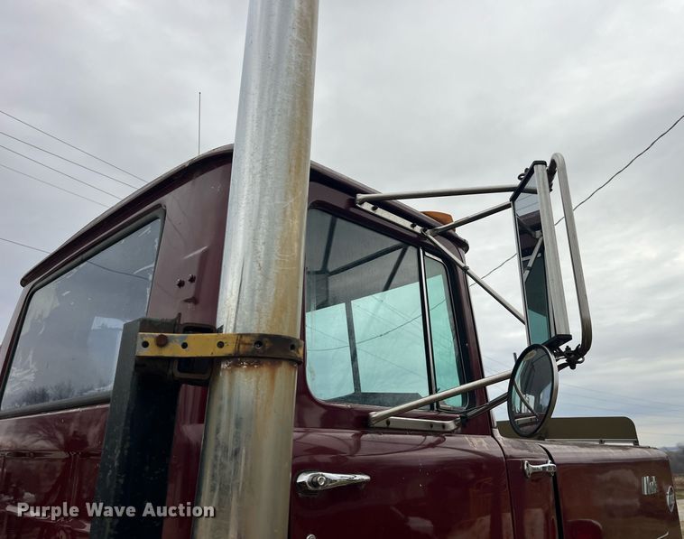 image for item DP2177 1988 Mack RW613  semi truck