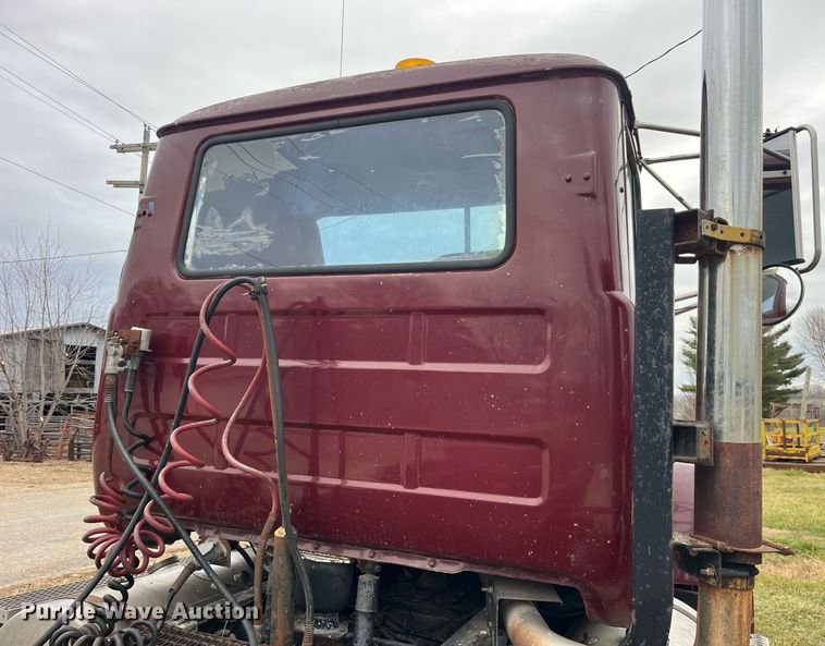 image for item DP2177 1988 Mack RW613  semi truck