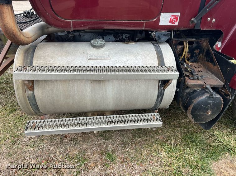 image for item DP2177 1988 Mack RW613  semi truck