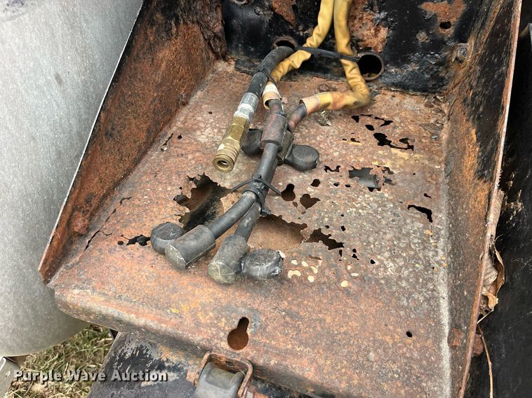 image for item DP2177 1988 Mack RW613  semi truck