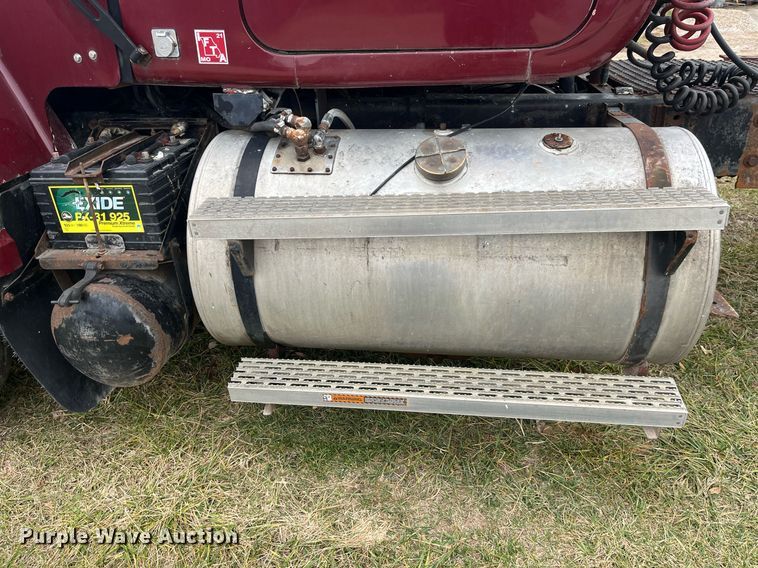 image for item DP2177 1988 Mack RW613  semi truck