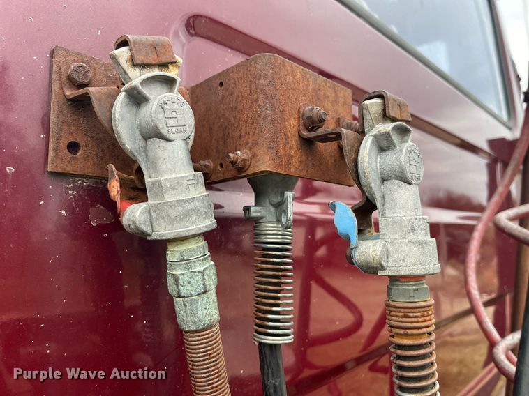 image for item DP2177 1988 Mack RW613  semi truck