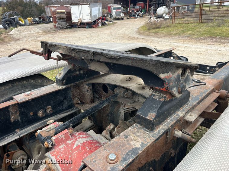 image for item DP2177 1988 Mack RW613  semi truck