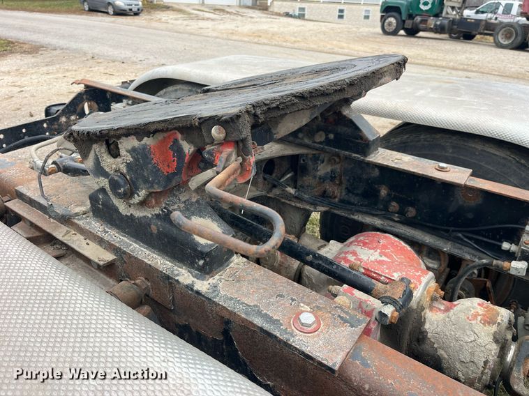 image for item DP2177 1988 Mack RW613  semi truck