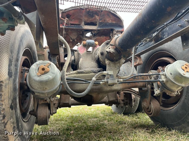 image for item DP2177 1988 Mack RW613  semi truck