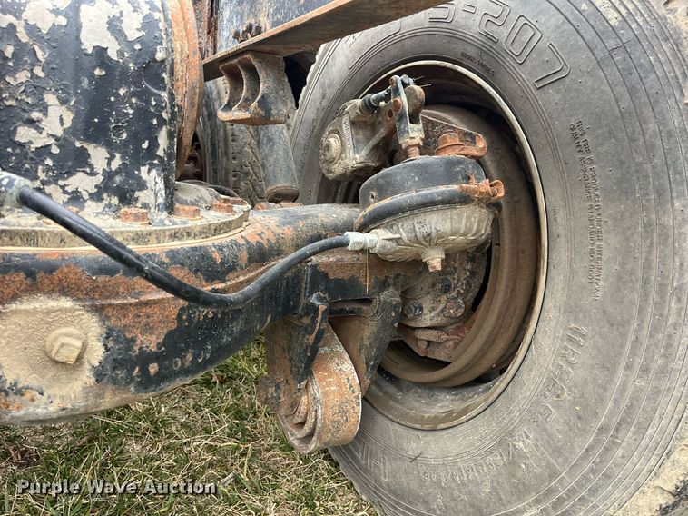 image for item DP2177 1988 Mack RW613  semi truck